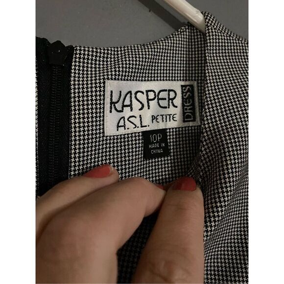 Kasper A.S.L Women's Dress  Short Sleeve Embroidered Flower Design Size 10P - Picture 4 of 5